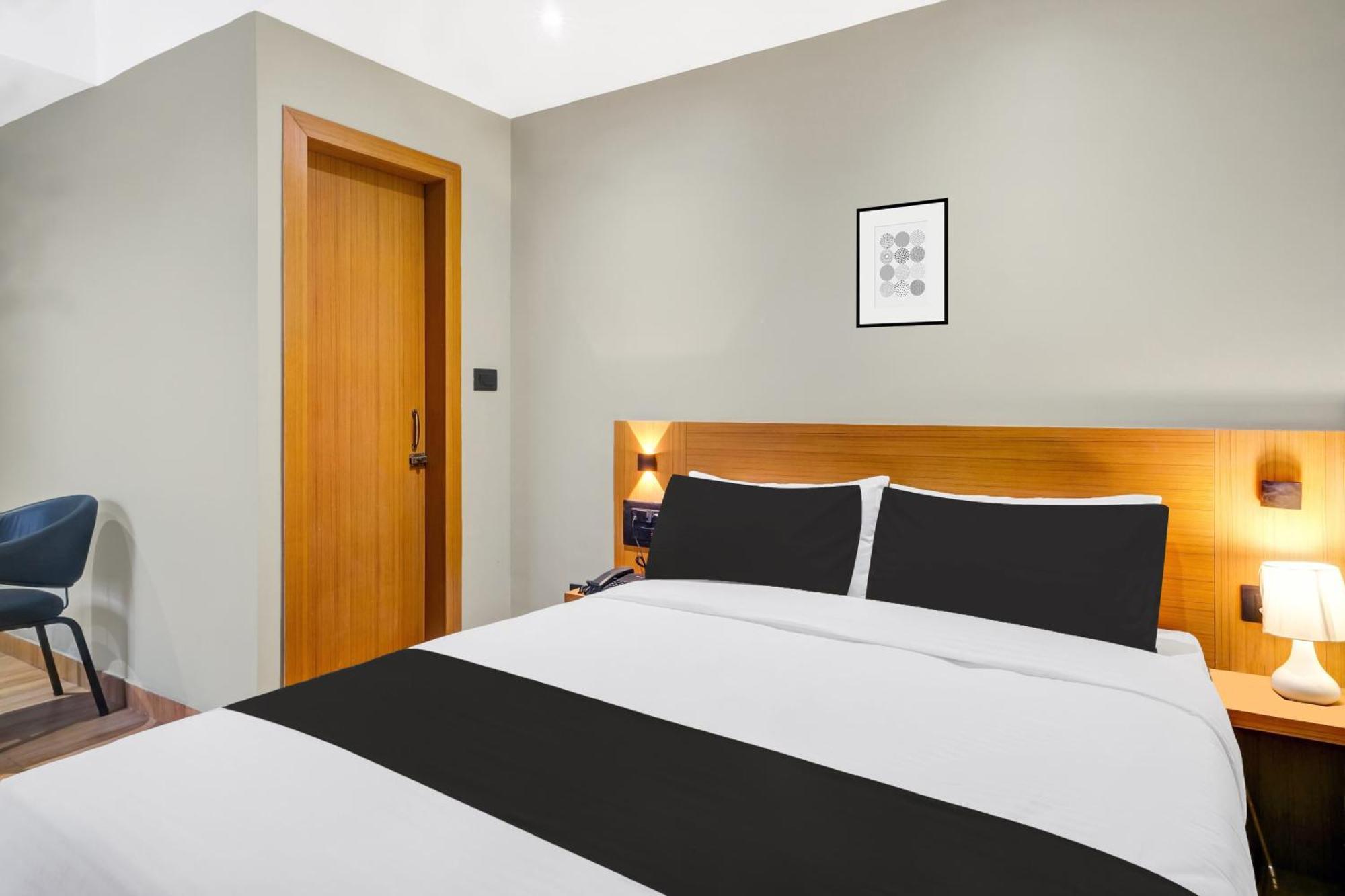 Townhouse Oak Sarusajai Stadium Dispur Exterior foto